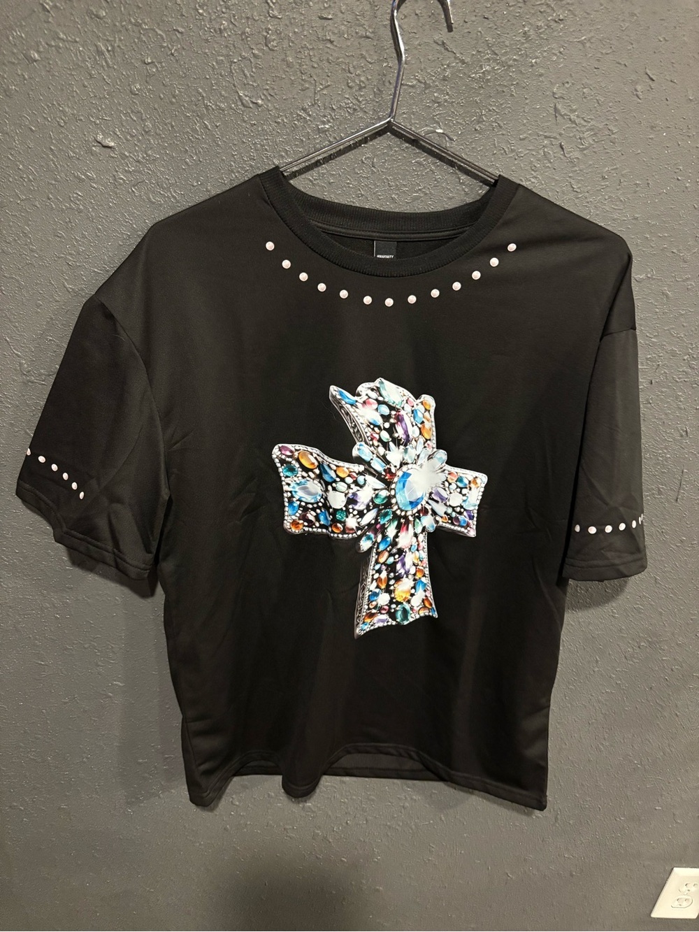 Manfinity Embellished Cross Tee